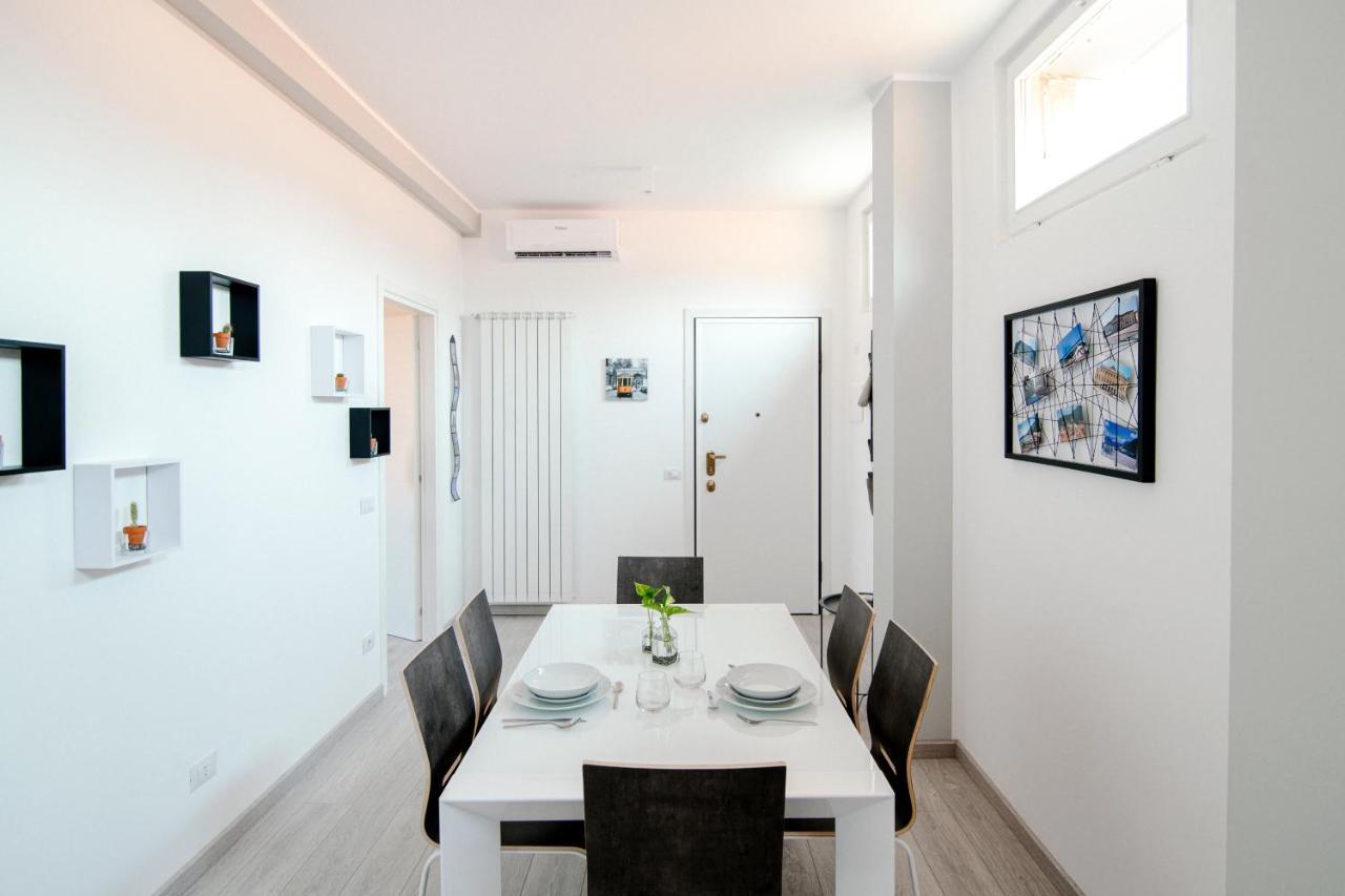 Bright Home - The House Of Travelers Комо Екстериор снимка